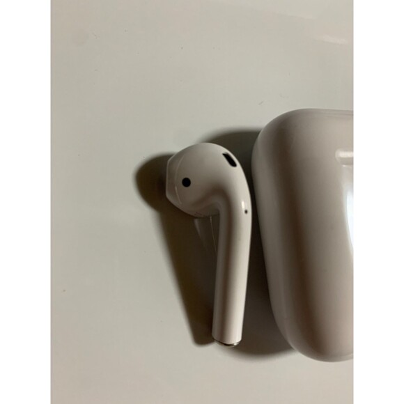 Apple Air Pods Model A2031 (2nd Generation) with Charging Case + Lightning Cable - Picture 7 of 11